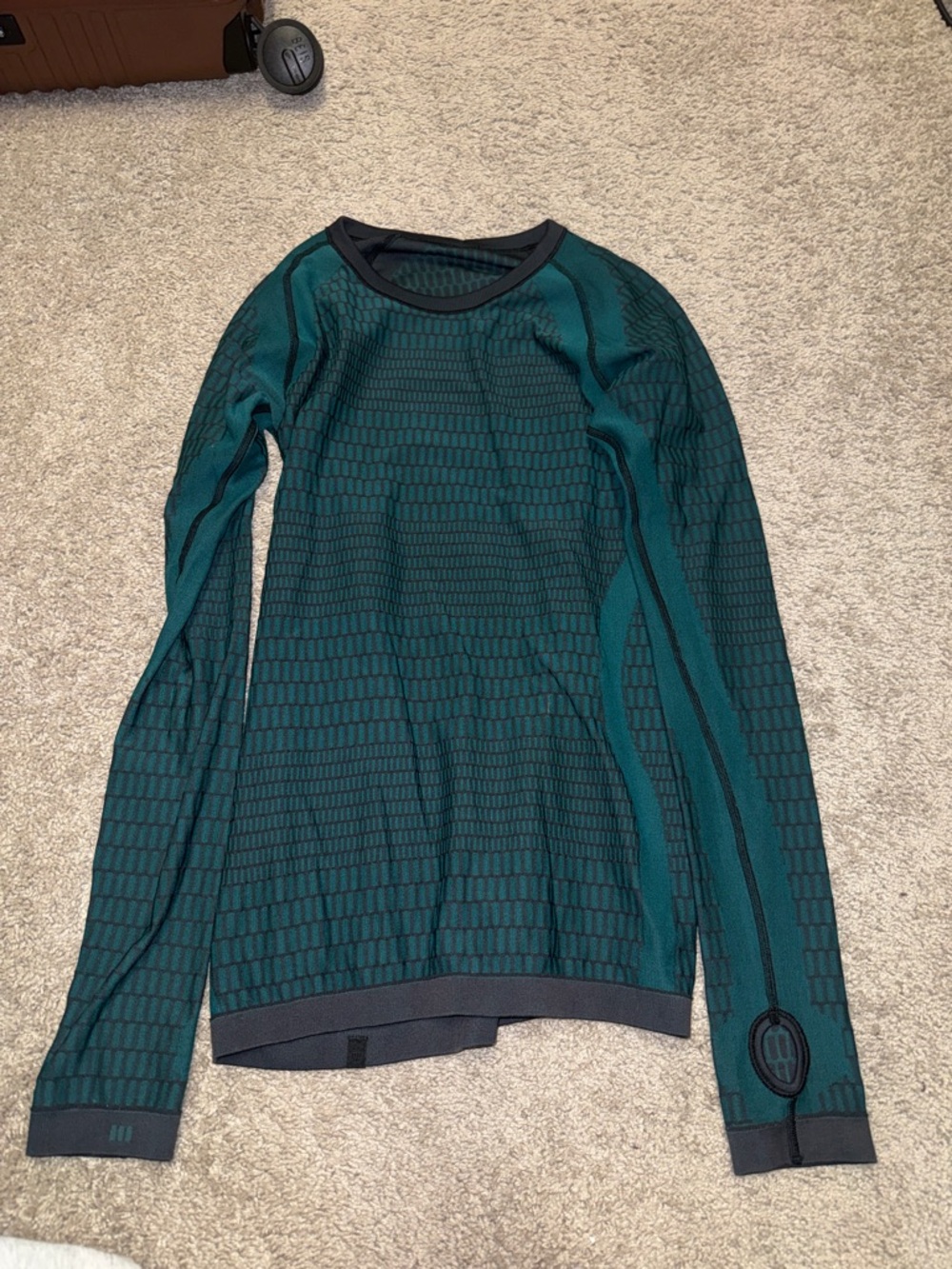 lululemon athletica Long Sleeve Athletic Top in Teal and Black